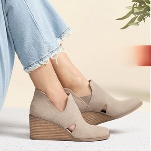 TOMS Kallie Cutout Tan Suede Bootie Wedge Beige Shoe Size 6M